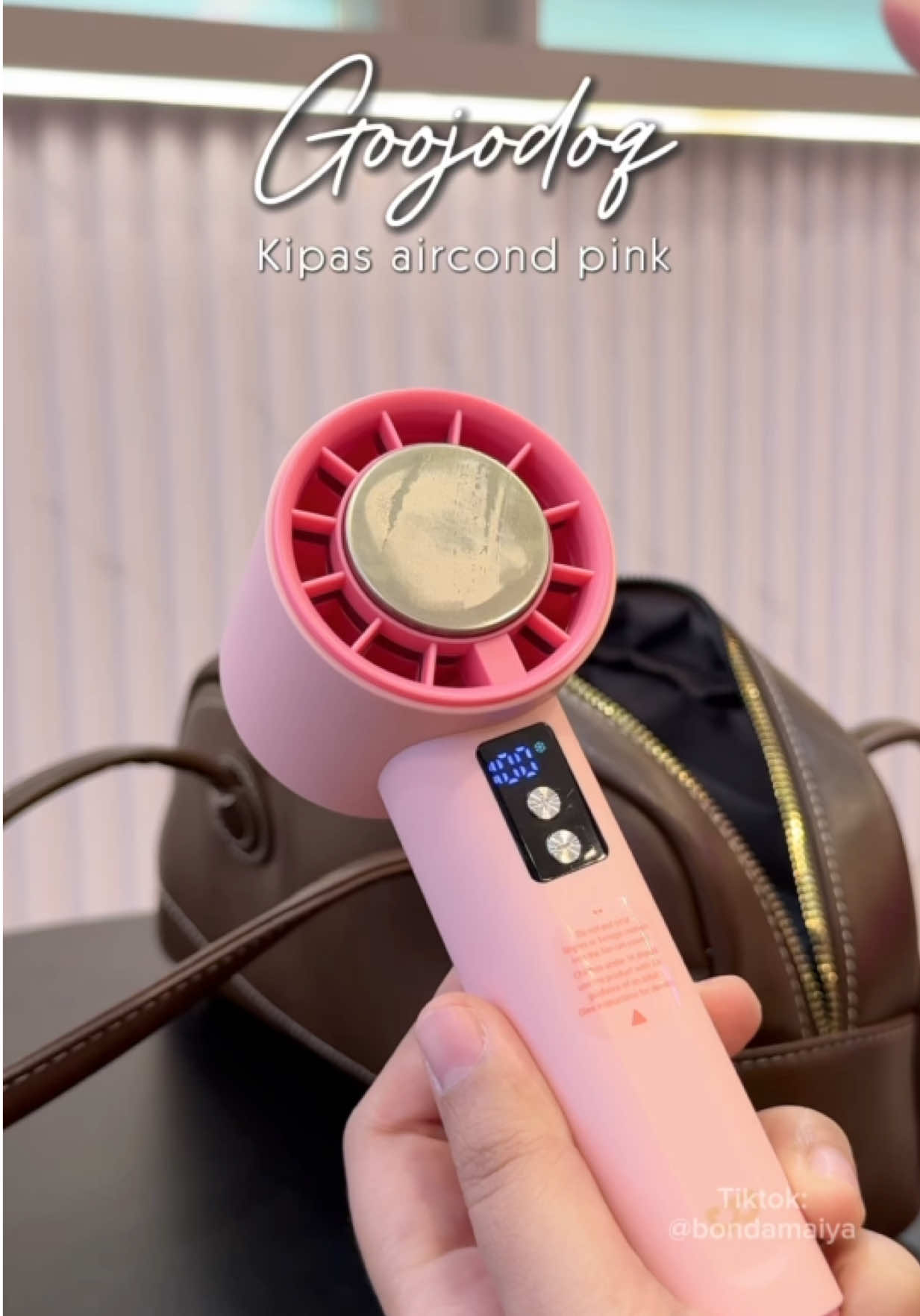 Cooling fan dari Goojodoq in Pink 🌸🎀✨ lawaaaa soft je pegang kipas ni. Jgn risau, kipas dari Goojodoq xpernah mengecewakan 😍 #goojodoq #kipas #kipasangin #kipasanginportable #kipasmurah #kipasportable #kipasgoojodoq #goojodoqfan #coolingfan 