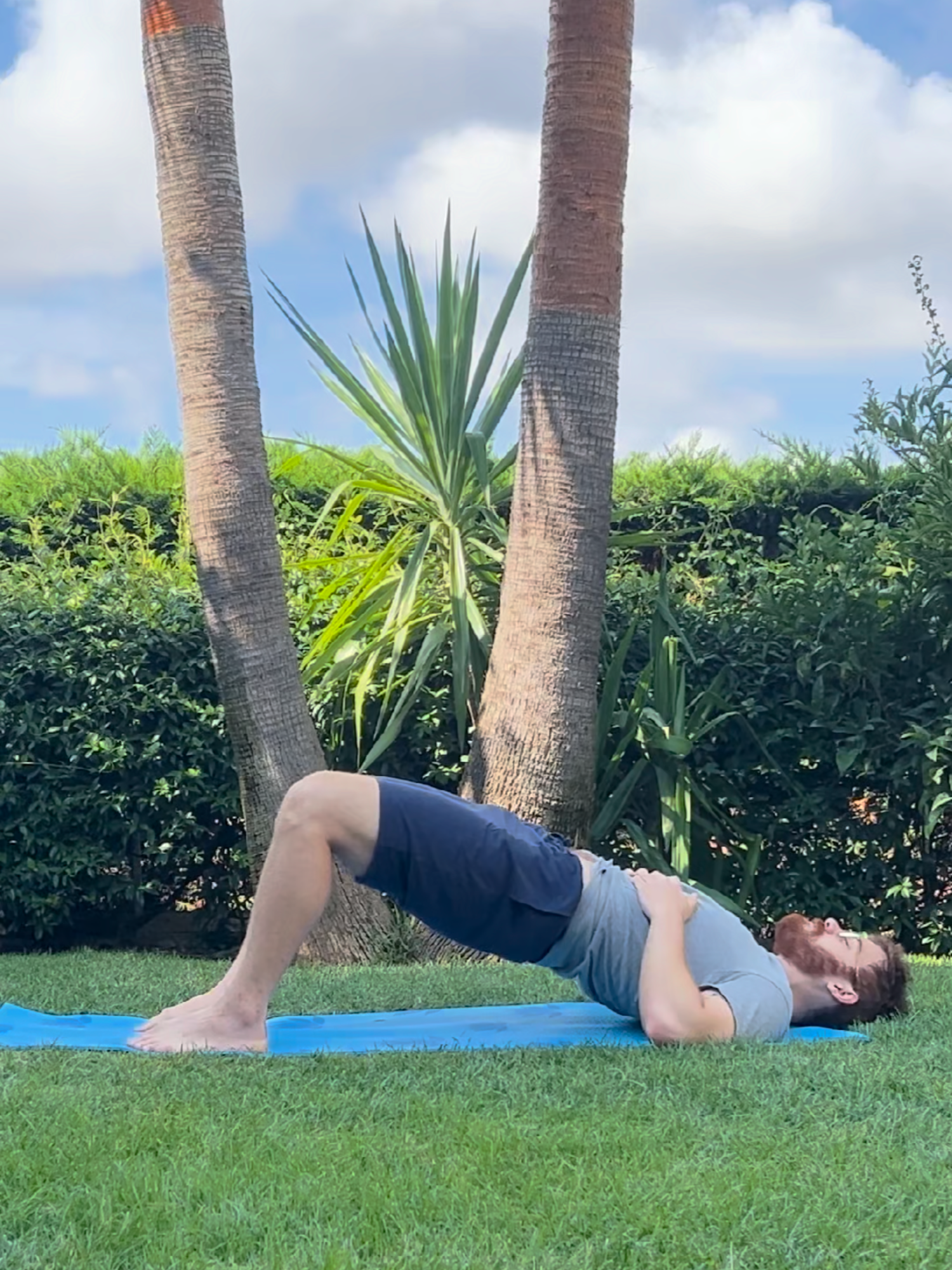 🏋️ HIP LIFTS: Learn to Control Your Glutes and Hamstrings! (1) Lie down on your back, with your arms down by your sides. (2) Walk your feet up towards your butt so that your heels are close to your fingertips. (3) Tuck your belly button to your spine and slowly tilt your pelvis up, starting from the tailbone. (4) Lift your hips up slowly and push through your heels and glutes to bring your hips up as far as you can. Then slowly return to the starting position. 📱 WANT MORE DETAILED TUTORIALS? www.fitnessdaily.fit/join-us Download our FREE FitnessDaily app on App Store and Google Playstore for: • Step-by-step video breakdowns • Daily mobility routines • Progress tracking • Expert tips • Guided Circuit-training