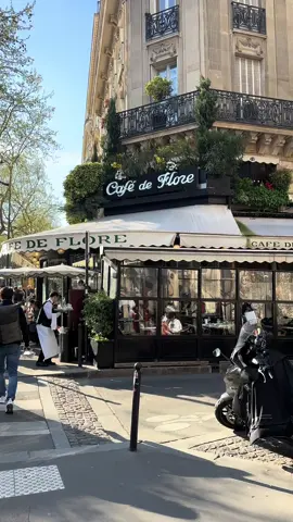 Popular for a reason ☕️🥖❣️ #cafedeflore #paris #france #gossipgirl #traveltiktok 