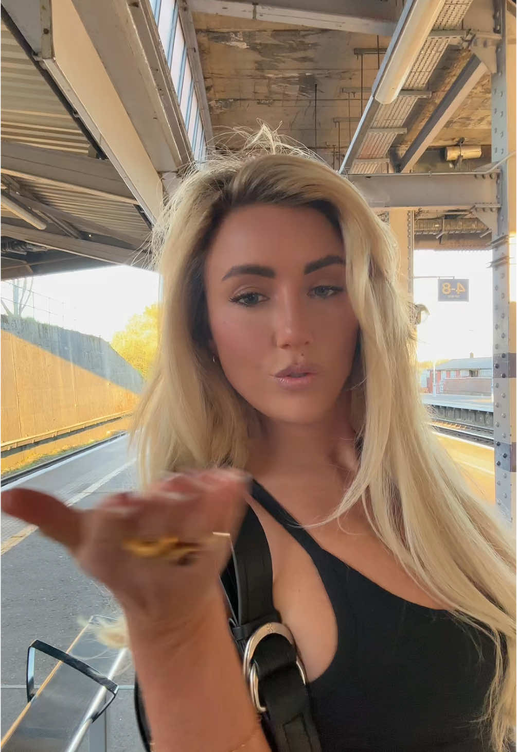ugh love me a station selfieeee