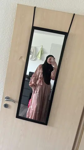 Danke Allah. Ich durfte den Weg zu dir finden und den Islam kennenlernen. Ich bin frisch konvertiert und habe mein ersten Ramadan hinter mich gebracht. Ich durfte mich neu kennenlernen und liebe mich durch dich noch mehr als zuvor. Danke. 🤲🏻🤍#islam #konvertiertislam #muslima #hijab 