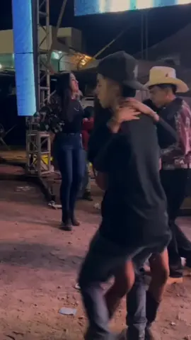 Ya siguen a lai?#locosxlosbailes #eduarbaez @𝐄𝐝𝐮𝐚𝐫 𝐁𝐚𝐞𝐳🦦🪶 @lai_🤎 @Lai.🤍 