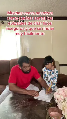 Nunca hay que rendirse con nuestros hijos por muy difícil que ellos vean las cosas uno como padre debe de tener la paciencia de enseñarles e inculcarle a nunca rendirse #parenting #parents #family #reflexion #padresehijos 