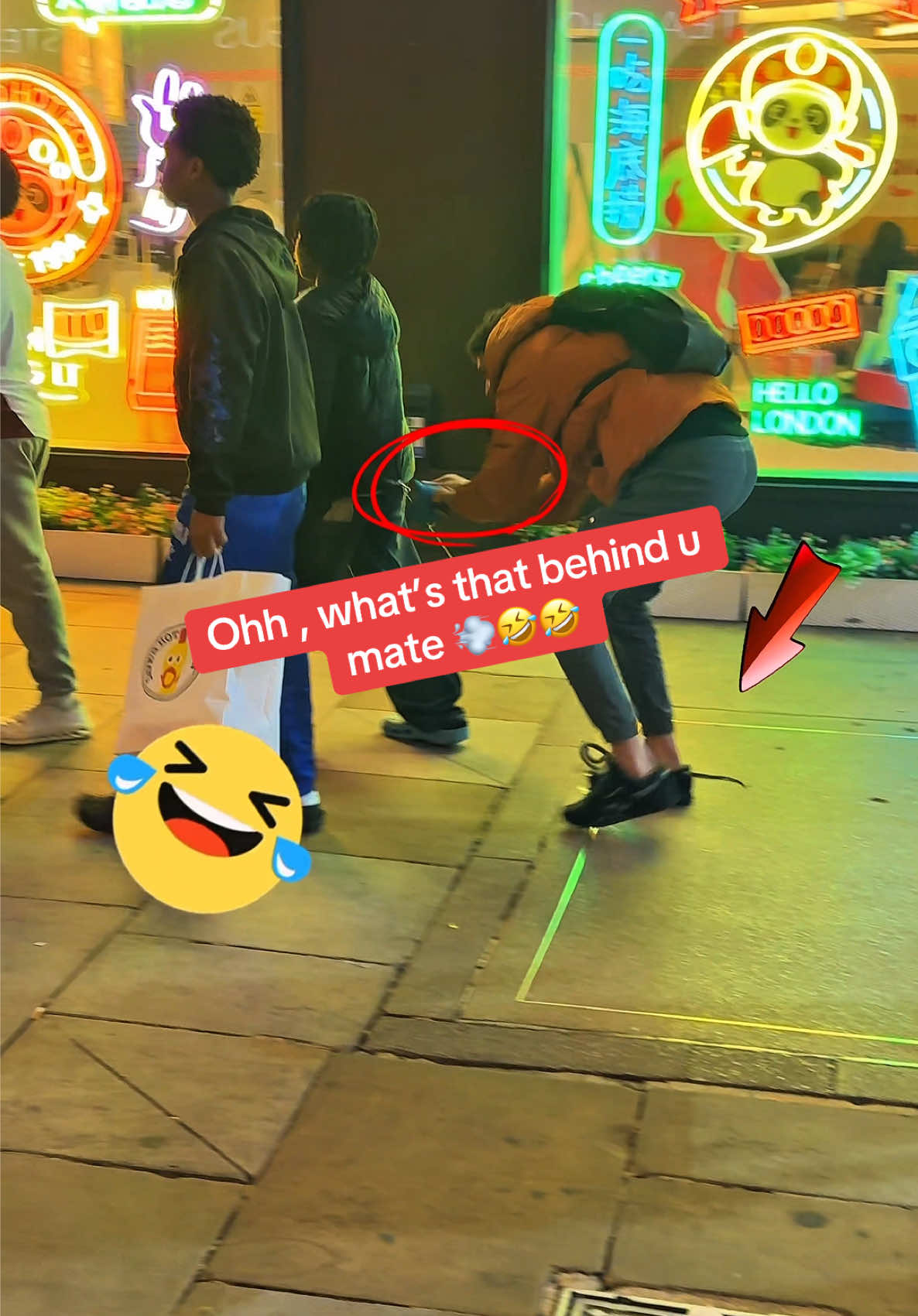 Ahhh, funny prank 🔥what’s behind mate 💨🤣🤣#funnytiktok #viral_video #foryoupage❤️❤️ 