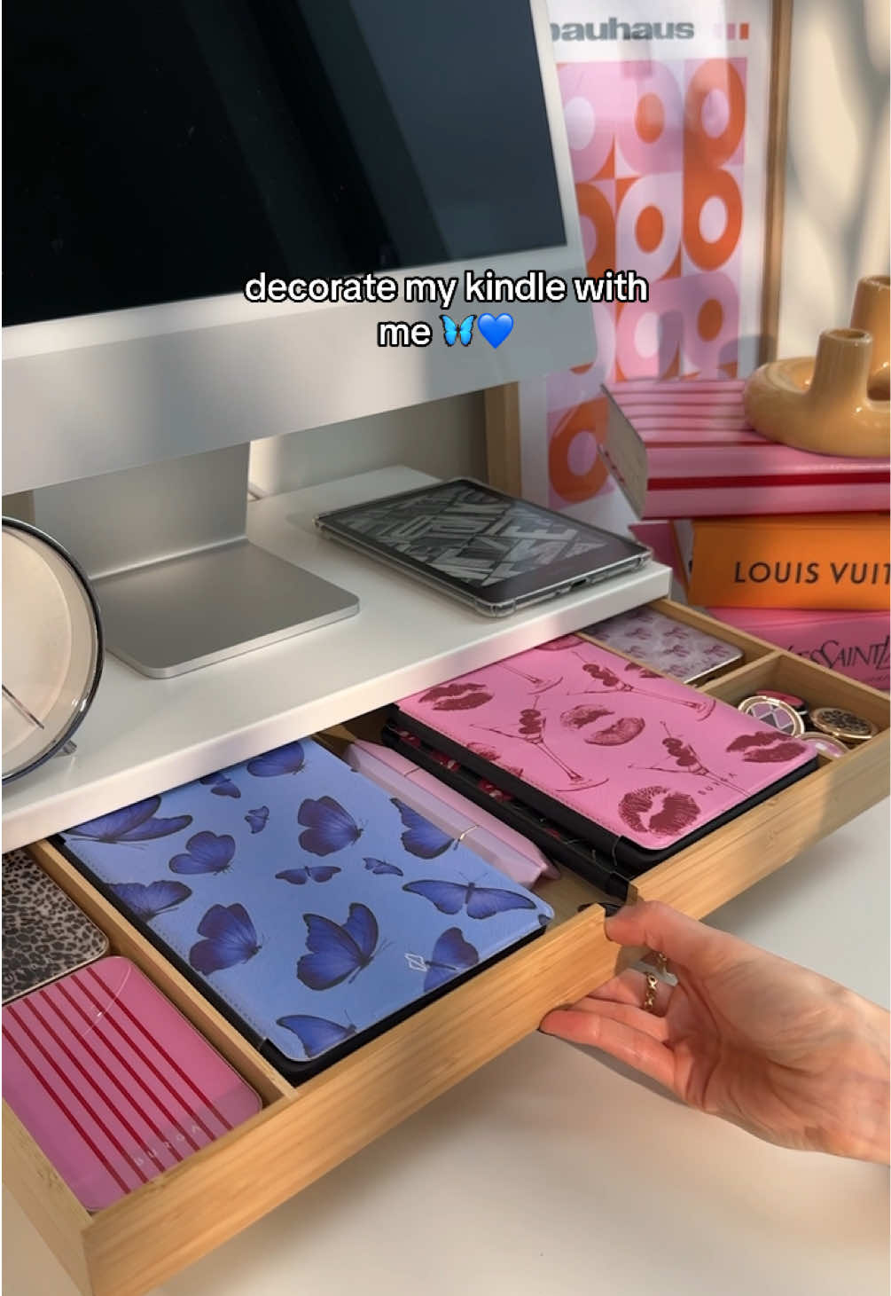 Kindle obsession is REAL 🤭 #asmr #BookTok #kindle #ebook #reading #wattpad #bookgirly #kindlecase #burga 