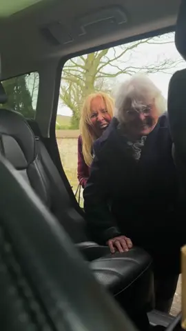 Grandma Struggles to Get Into SUV 🚗 🤣 (🎥 Julie Milne via ViralHog)