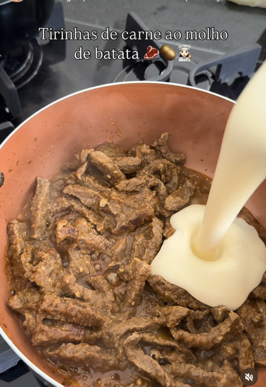 Almoço do domingo para os meus🥰🧑‍🧑‍🧒👩🏻‍🍳 Já salva pra fazer aí na sua casa🤩 Creme de batata 🥔  Ingredientes: 3 batatas médias 1 colher de sopa de margarina 1 caixinha de creme de leite 2 a 3 colheres de sopa de requeijão 200 ml de leite Sal a gosto #explore #receitasimples #receitasfaceis #donadecasa #blogueiradolar #receita #donadecasajovem