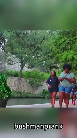 #bushman#bushmanprank #scared#prankbushman#fun#pranks# funny#jumpscare. #funnyprankvideos 