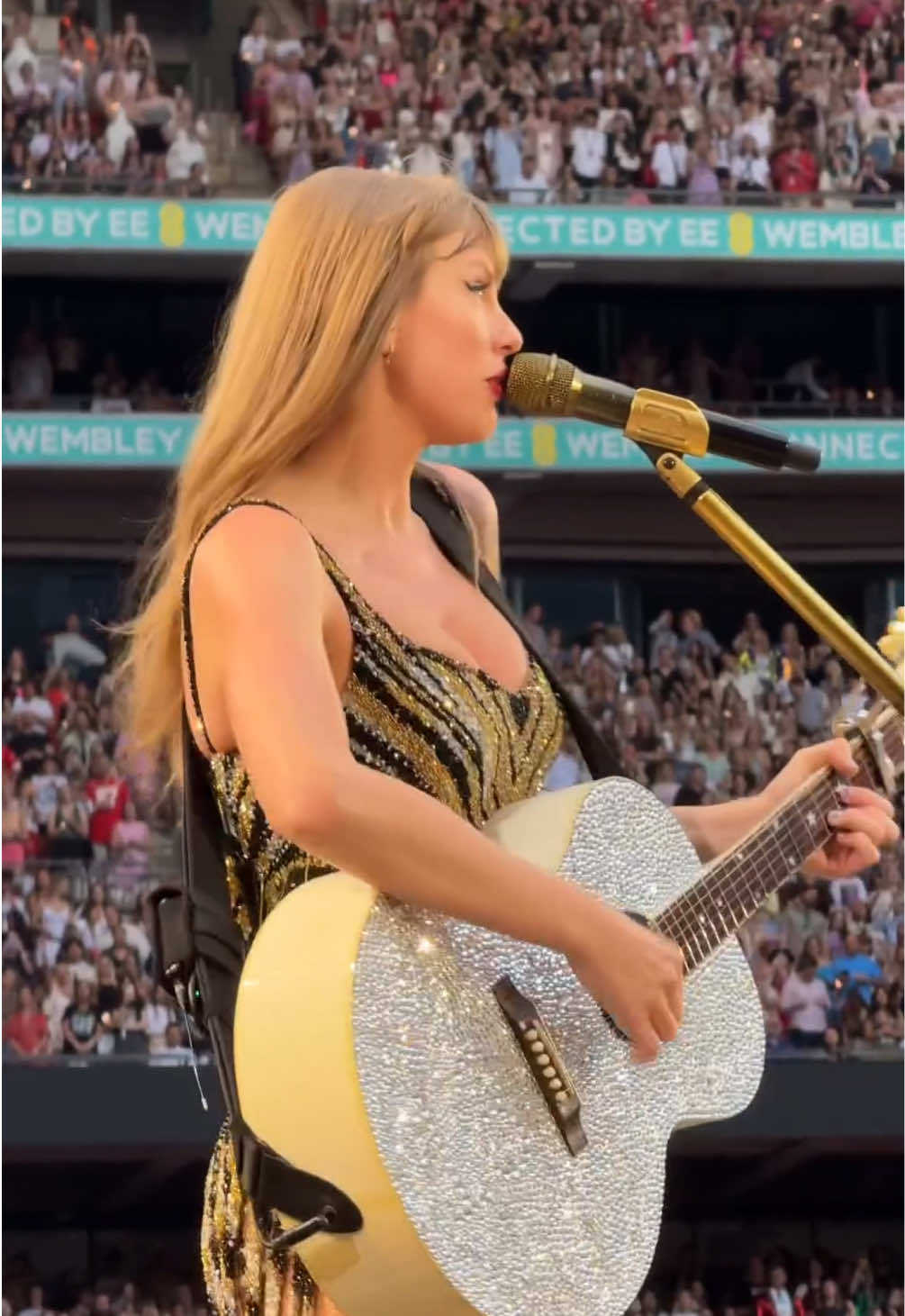 i miss my wife 🥲 #taylorswift #taylornation #taylorswiftedit #theerastour #TSTheErasTouronTikTok #foryou #foryoupagе #erastour 