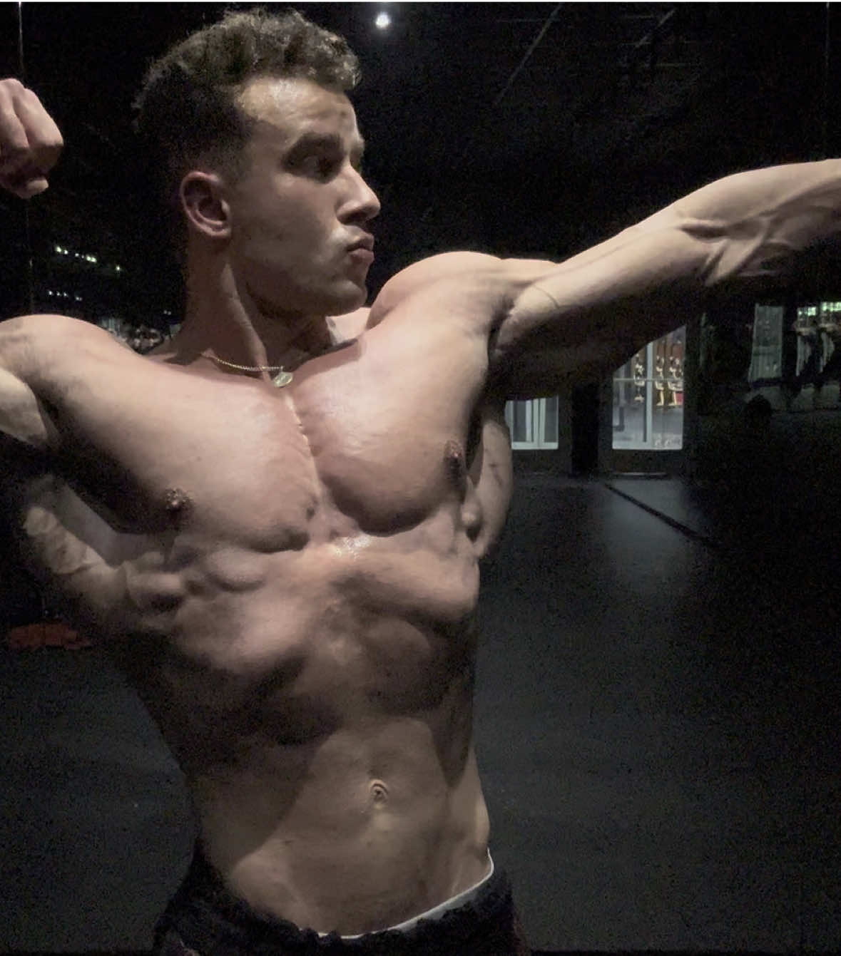 @Breathedivinity code “MaxP” still some left in stock #GymTok #bodybuilding #chest 