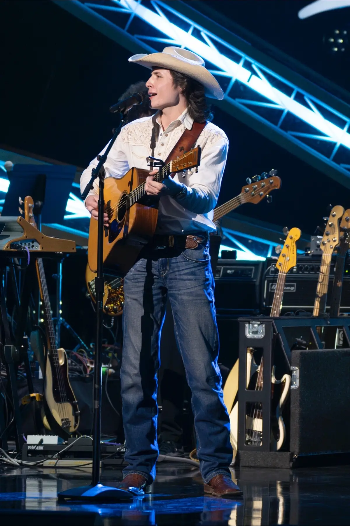 TONIGHT it’s the Showstoppers Round at #HollywoodWeek. I’m ready to shine on the stage 🤩 and fight for my spot on #IDOL! Don’t forget there’s 2️⃣ episodes this week, Sunday + Monday at 8/7c!!