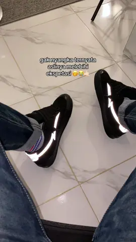 yang nyala nyala aja 🤭🤙🏻🥵  #sepatusneakers #sepatuguenih #sepatusekolah #sepatugemuk #sepatunyala 