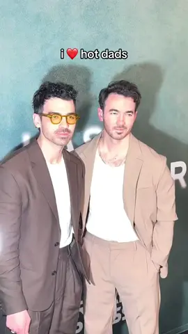 joe and kevin on the red carpet at the last five years premiere!  video via broadway.com  #jonasbrothers #joejonas #kevinjonas #broadway #premiere 