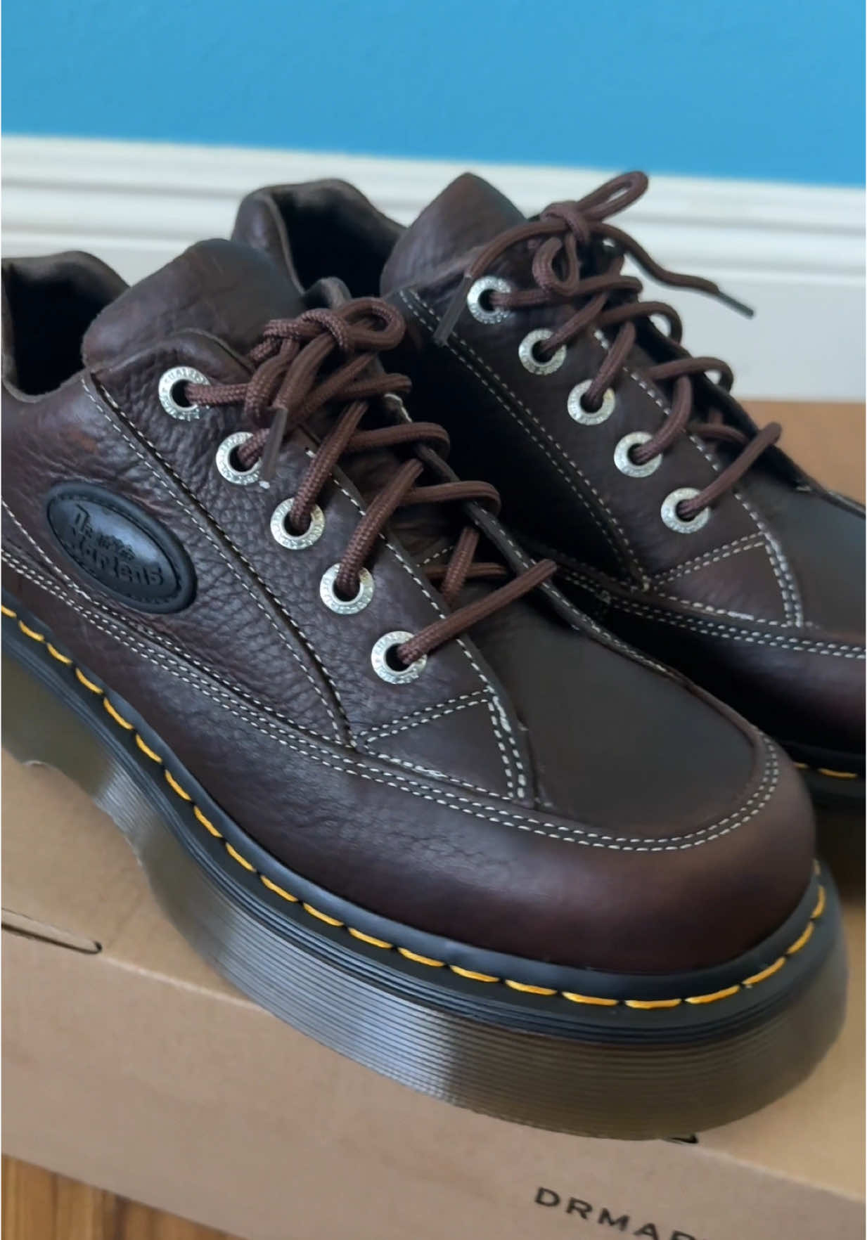my first pair of doc martens!! the buzz came out recently and after looking for the right pair for me for sooo long, i think these are THE ONE!! honest opinions: theyre really cute and comfy😍 maybe it's because it's the 