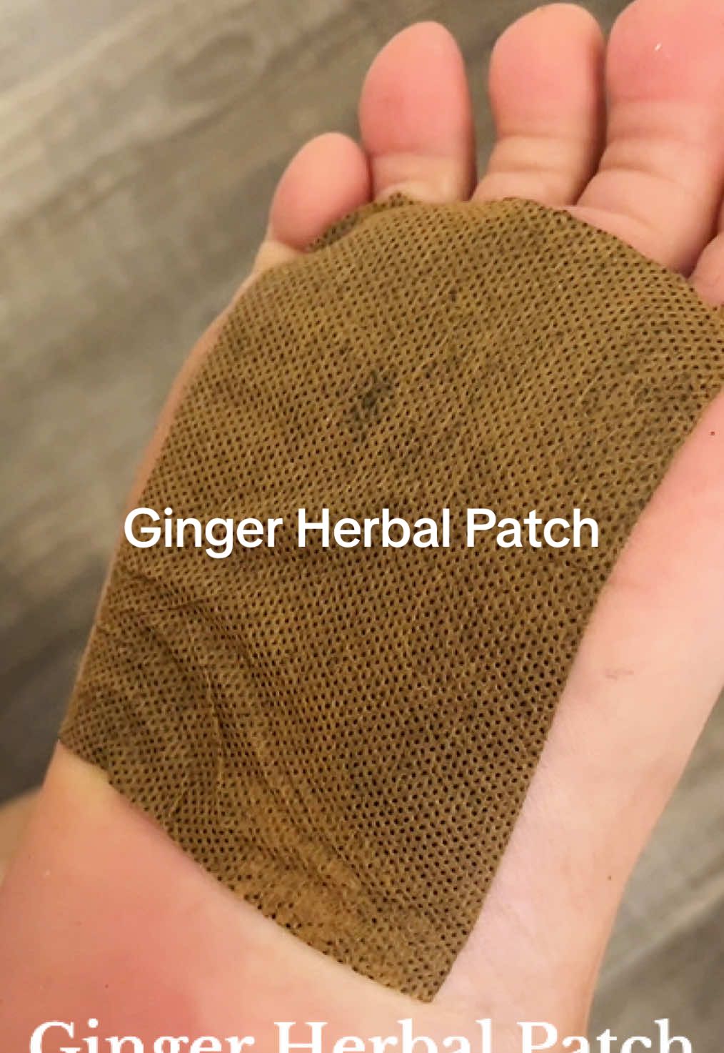 Nakakahelp sa sakit ng paa ‘tong herbal patch talaga. Perfect for long walks!  #gingerpatch #gingerherbalpatch #luyapatch #musclepain #travelhacks #heatpatch #grey1999 