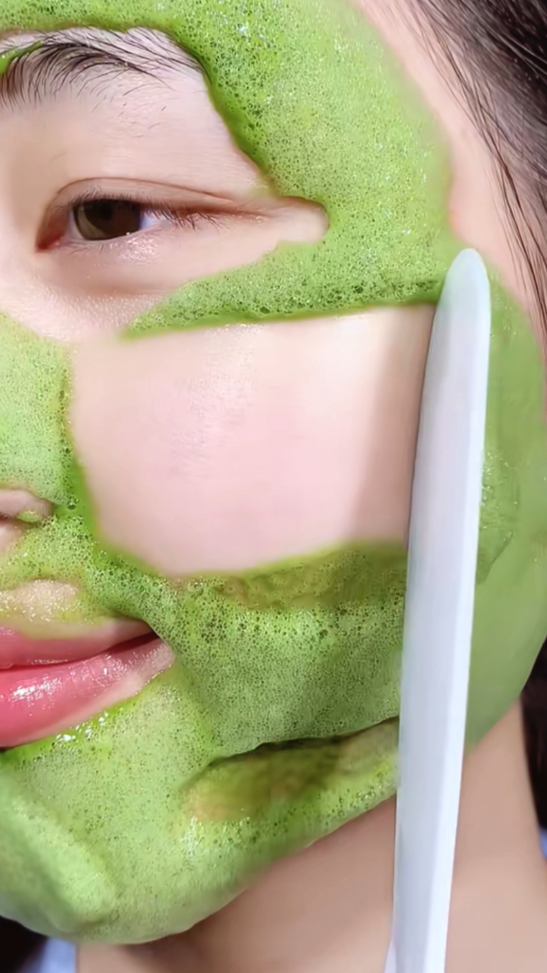 Rasakan keajaiban kulit dengan Masker Gelembung Ajaib Alpukat yang dapat menghilangkan Komedo dengan Menembus jauh ke dalam pori-pori, menghilangkan kotoran dan wajah minyak serta membersihkan kulit secara efektif. #masker #avocadobubblemask #maskerwajah #avocadomask #maskerviral #pemutihkulit #komedo #jerawat #kulitberminyak 