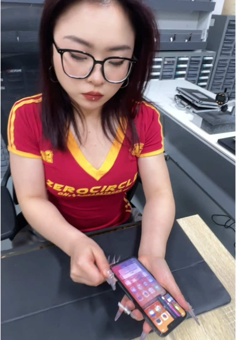 Fix iPhone X with my nice nails💅🥰#asmr #mobilerepair #satisfatório #iphone #brokenphone #fypシ 