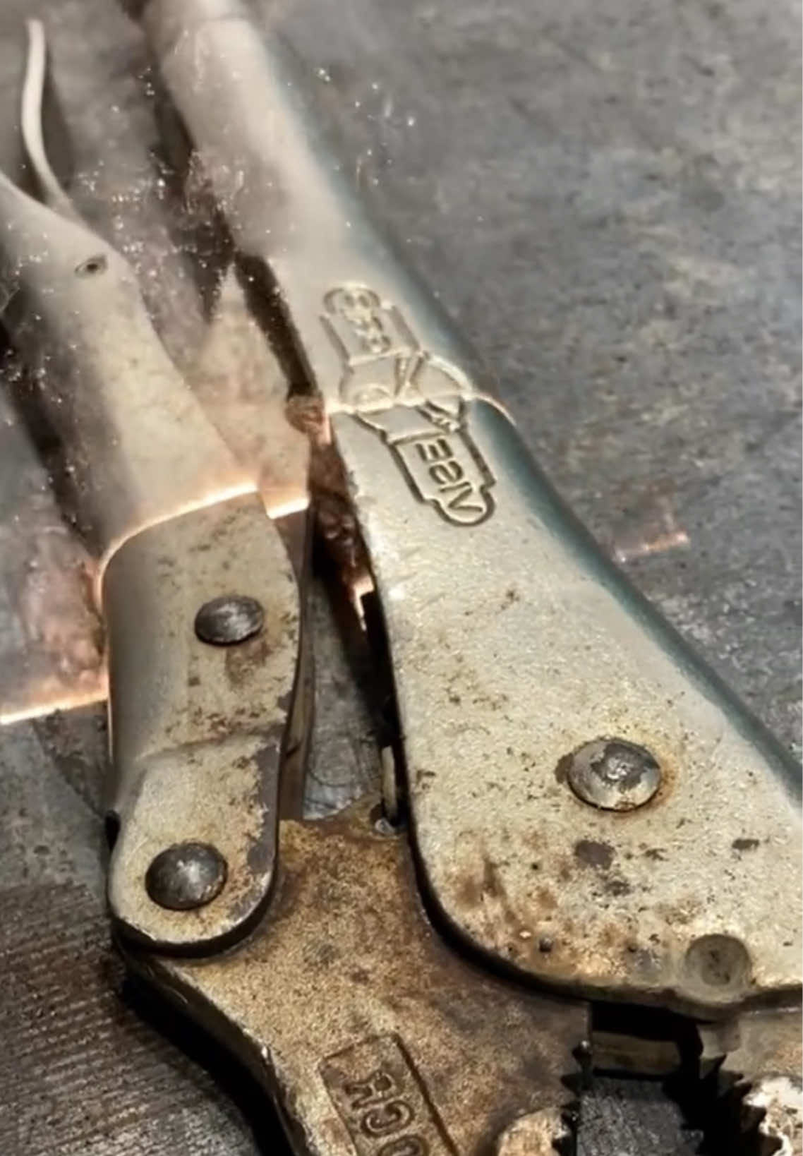 Satisfying Laser Cleaning 😳 #lasercleaning #laser #cleaning #clean #CleanTok #satisfying #oddlysatisfying #fyp 