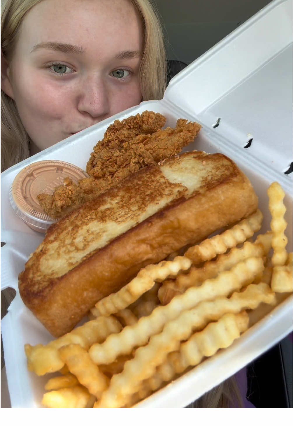 the CRISPIEST @Raising Cane's combo I’ve ever had like wow… incredible. 🥰  had to give my lashes a break yall.. any of you guys tuned into white lotus tonight??! 🤭 I graduate college in 26 days & go to Greece in 36… WHAT IS LYFEEEE  #Foodie #mukbang #notalkingasmr #notalkingmukbang #crunchy #tiktokfoodie #asmr #asmrmukbang #eatingsounds #fyp #v#viralcreatorsearchinsights #fyppppppppppppppppppppppp #fastfood #wingstop #raisingcanes #friedchicken 