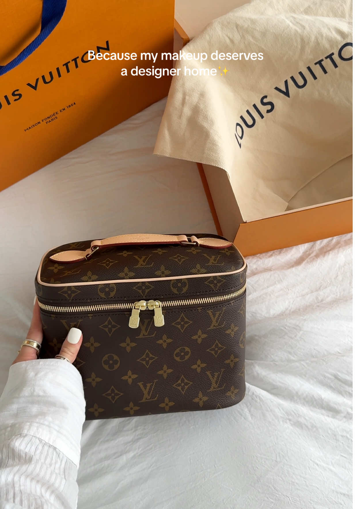 New addition to my beauty collection: Louis Vuitton edition🤍 #louisvuitton #Ivmakeupbag #louisvuittonmakeupbag #asmr #nicebb #unboxing #organizewithme 