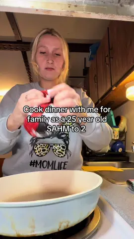 MY 10pm cousin nesha way post!!! @𝚌𝚘𝚞𝚜𝚒𝚗 𝚗𝚎𝚜𝚑𝚊 ᥫ᭡  Beef stroganoff hamburger helper and homemade garlic bread 💕  #MomsofTikTok #cookdinnerwithme #sahmlife #weddingdress #toddlermom #boymom #girlmom #mamaash ##cousinnesha