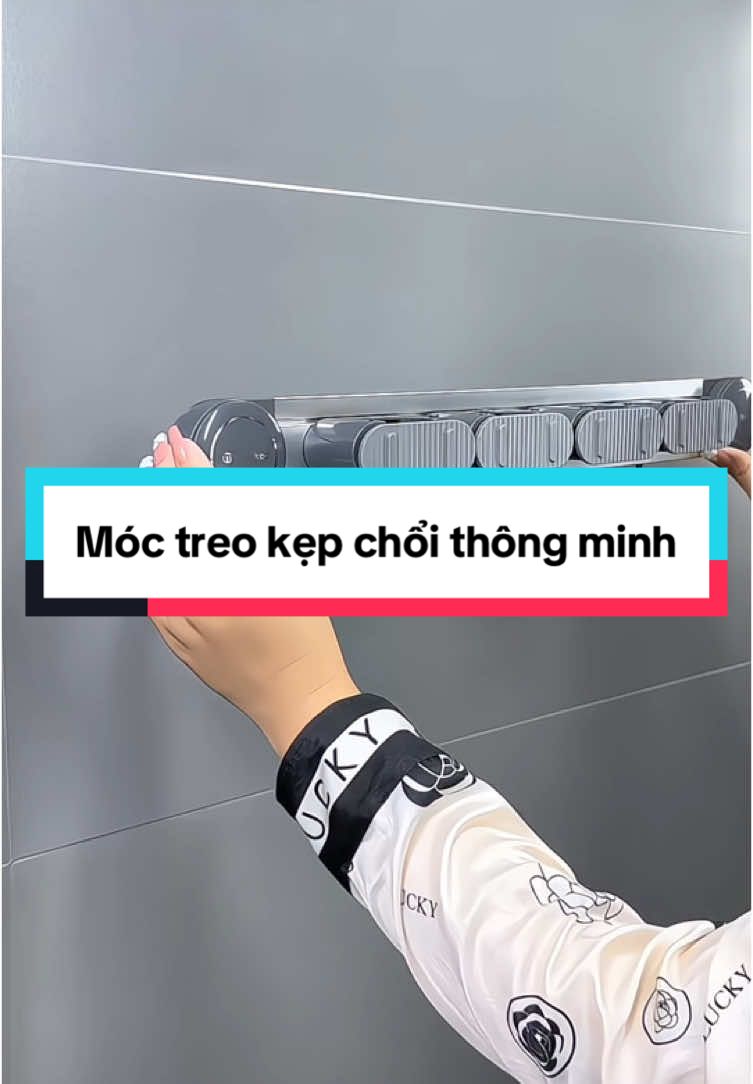 Móc treo kẹp chổi dán tường thông minh #giadungthongminh #giadungtienich #noitro #fyp #moctreokepchoi 