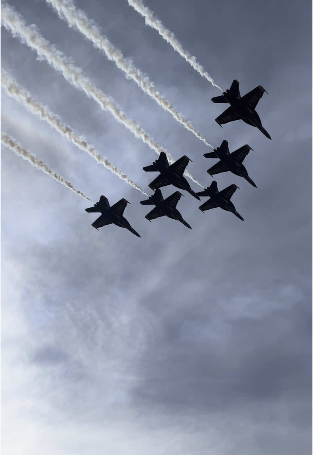 2025 capital air show featuring the us navy blue angels!! 🥳🤩✈️🇺🇸 #fyp #foryoupage #foryou #airshow #airshows #airplanes #airport #blueangels #usnavy #usaf #usmc #aviation #sacramento #california #norcal #northerncalifornia 