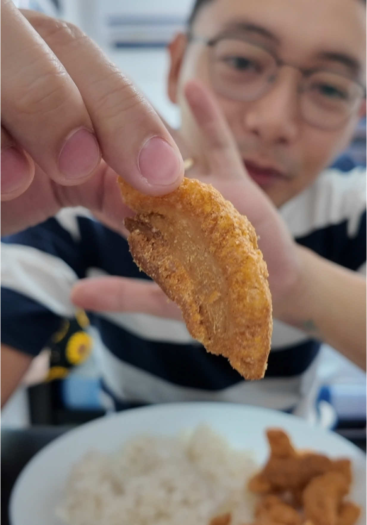 Tata’s Chicharon Bagnet! ❤️ 150 pesos lang 120grams na. Sino sainyo nag uulam ng chicharon? ❤️ #fyp #tataschicharonbagnet #chicharon 