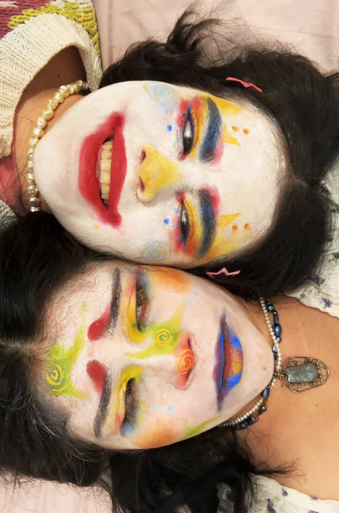 Giving use to some old halloween face paint, so don’t mid the cracks 🤡 with @🫧🪼▪︎°☆Flexi>o<☆°•🪼🫧  please check their page for more cutesy art 🩵 #clown #facemakeup #facepaint 
