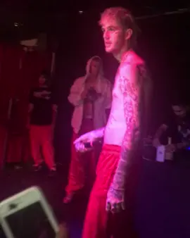 star shopping (i can’t find who took this video bc it’s not in my saves anymore but all footage credits go to the person who took this video!) #lilpeep #lilpeepforever #elpaso 
