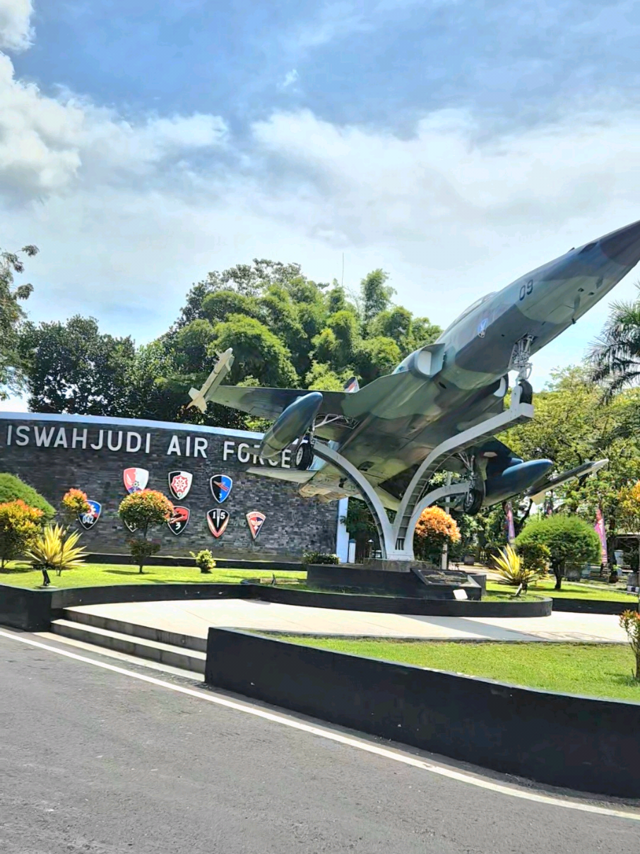 Punya kenangan apa di Lanud Iswahjudi Magetan  #tni #tniau #tniangkatanudara #militarylife #hercules  #iswahjudiairforce #fyp #fypage #fypシ゚ #foryou #casistnipolri #fyp 