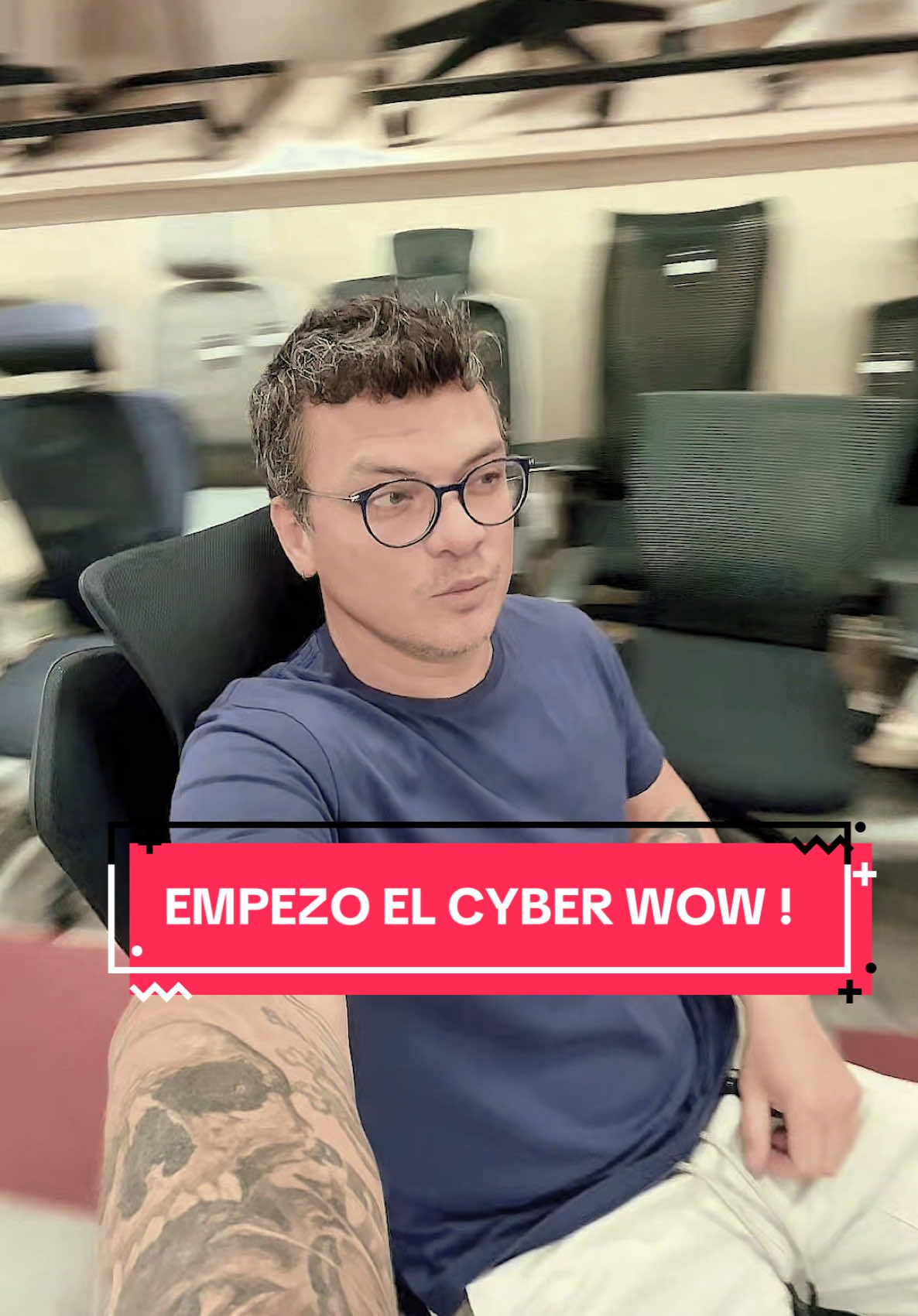 ✨ Nos visitaron Óscar y Daniela… ¡y salieron más que felices! Vinieron por unas sillas… y terminaron enamorados con sus SILLA GAMER X5C XIAOQI BLACK y la SILLA GERENCIAL LONDRES BLACK 😍  🛒 Ojo que del 7 al 10 de abril se viene el Cyber Wow con ofertas que no se pueden perder. ¡Nos vemos en tienda y online! 😉