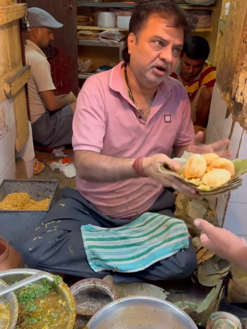 Crispy, flavorful, and absolutely irresistible! Laali Changhani’s Club Kachori is a must-try! #Foodie #FoodBloggers #Trending #StreetFoodHeaven #clubkachori 