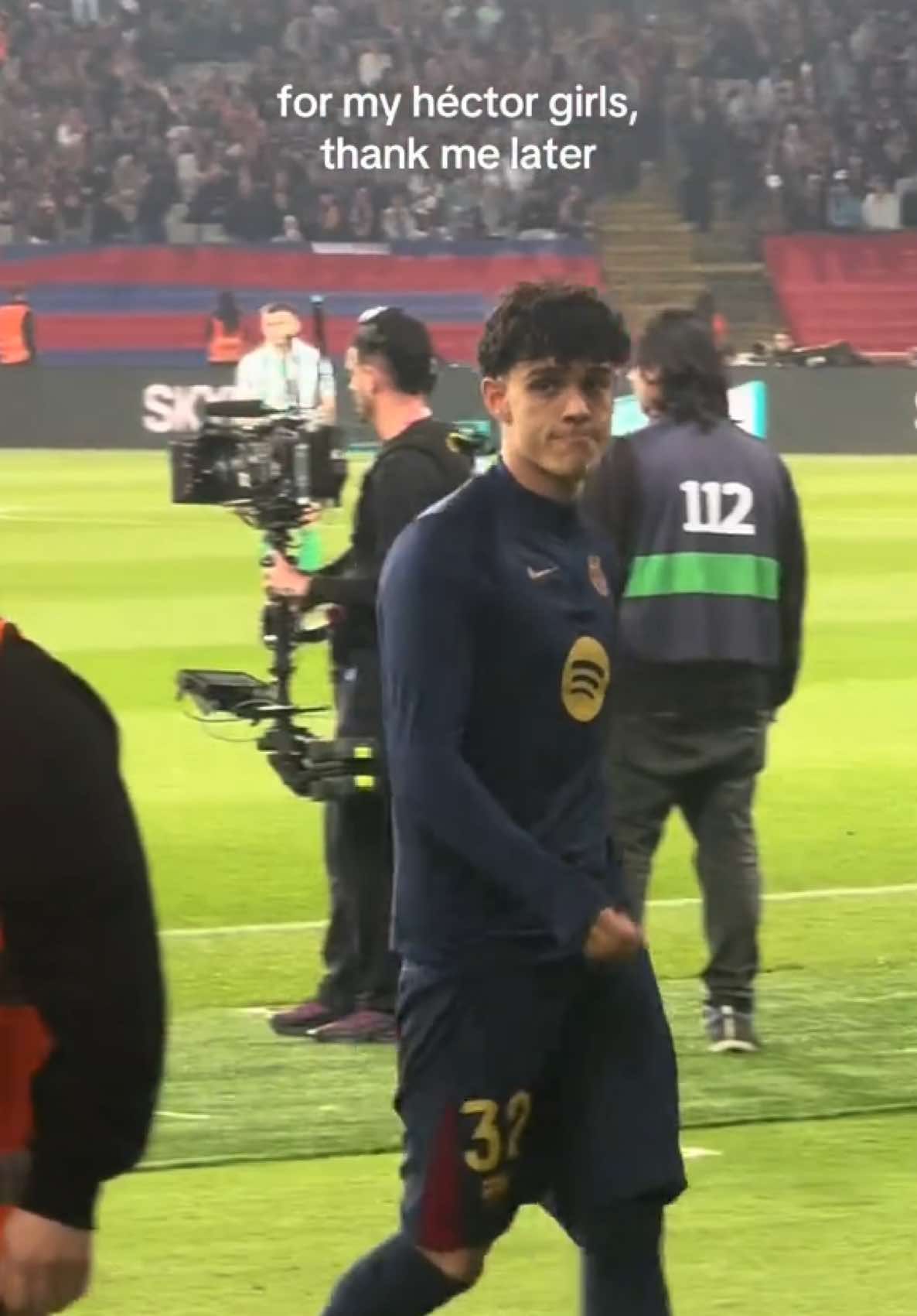 some videos I took of héctor fort at the match barça-betis 💙❤️  @Hector Fort @fcbarcelona #fcbarcelona #hectorfort #hectorfortedit #fort #hectorfortedits #football #wag #fyp 