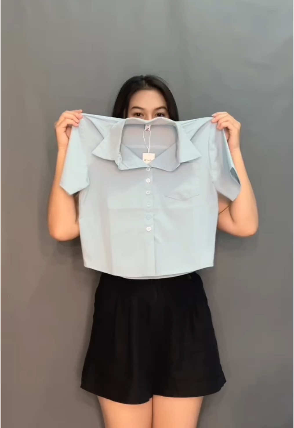 suka bgt sama cuttingannya🥹 #kemejacrop #kemejafitbody #kemejapolos 