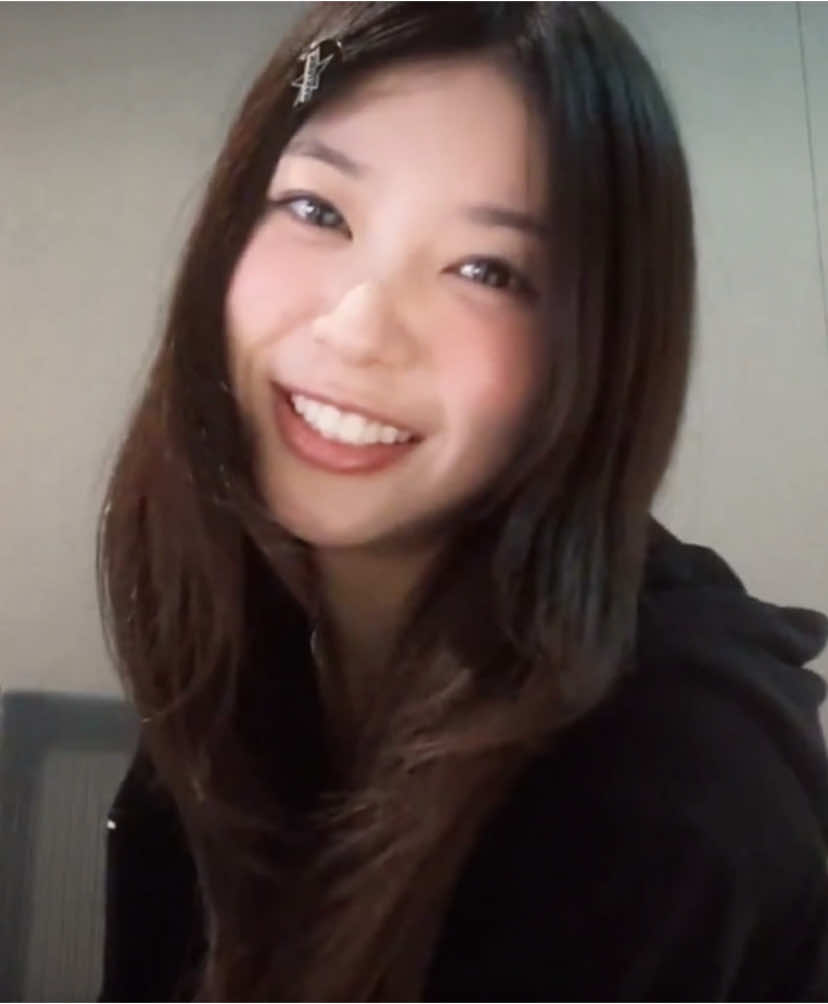 how is she even real?? <screaming and crying on the inside> #illit #아일릿 #moka #모카 #sakaimoka #アイリット #モカ 