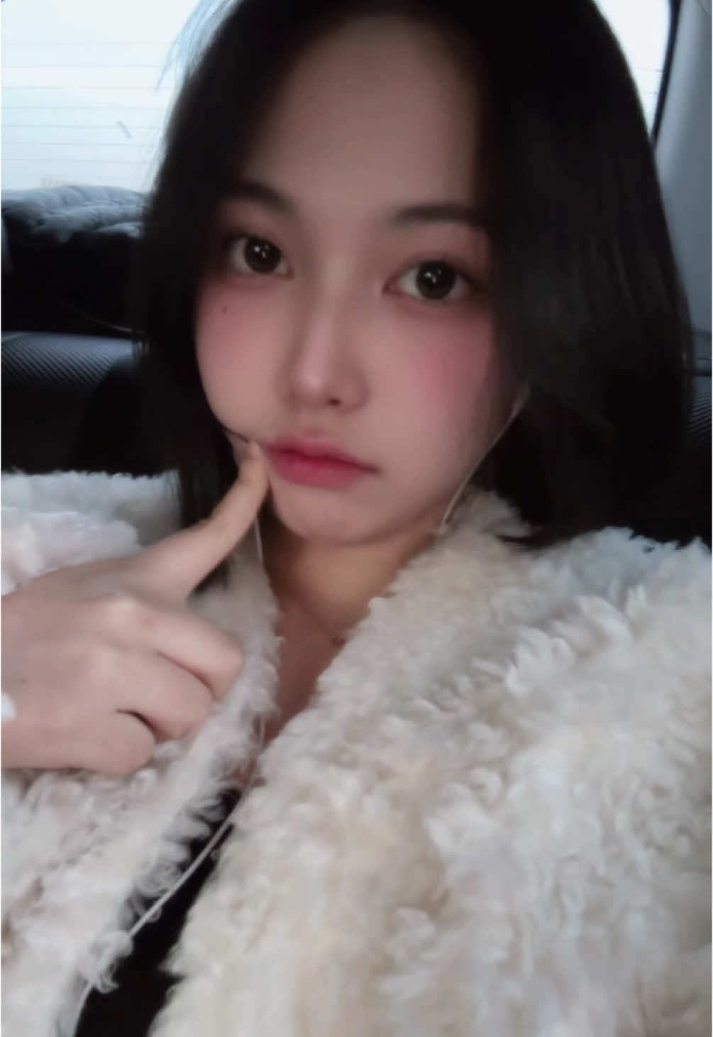 😠