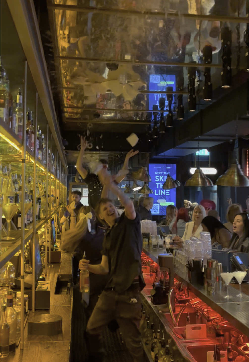 early doors happy hour😍😍 #beatone #beatonenotts #beatonebar #nottingham #notts #fyp #viral #nottinghamnightout #nightoutinnottingham #cocktailbar #nightoutnotts #latenight #targetedaudience #nottinghambar #party #nottsbars #bar #241 #thingstodoinnottingham #nottinghamnightlife #nottsnightlife 