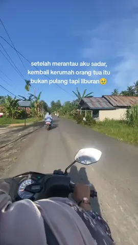 ternyata hari itu berangkat dari rumah untuk mulai merantau adalah hari terakhir saya benar-benar tinggal di rumah selebihnya adalah liburan pulang kampung semangat gengs #CapCut #lebaran #anakrantau 