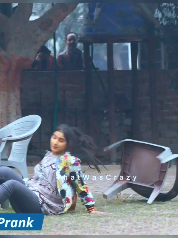Kisi ney chair giradi #prankvideo #fyp #foruyou #pakistan #foryoupage #foryou 