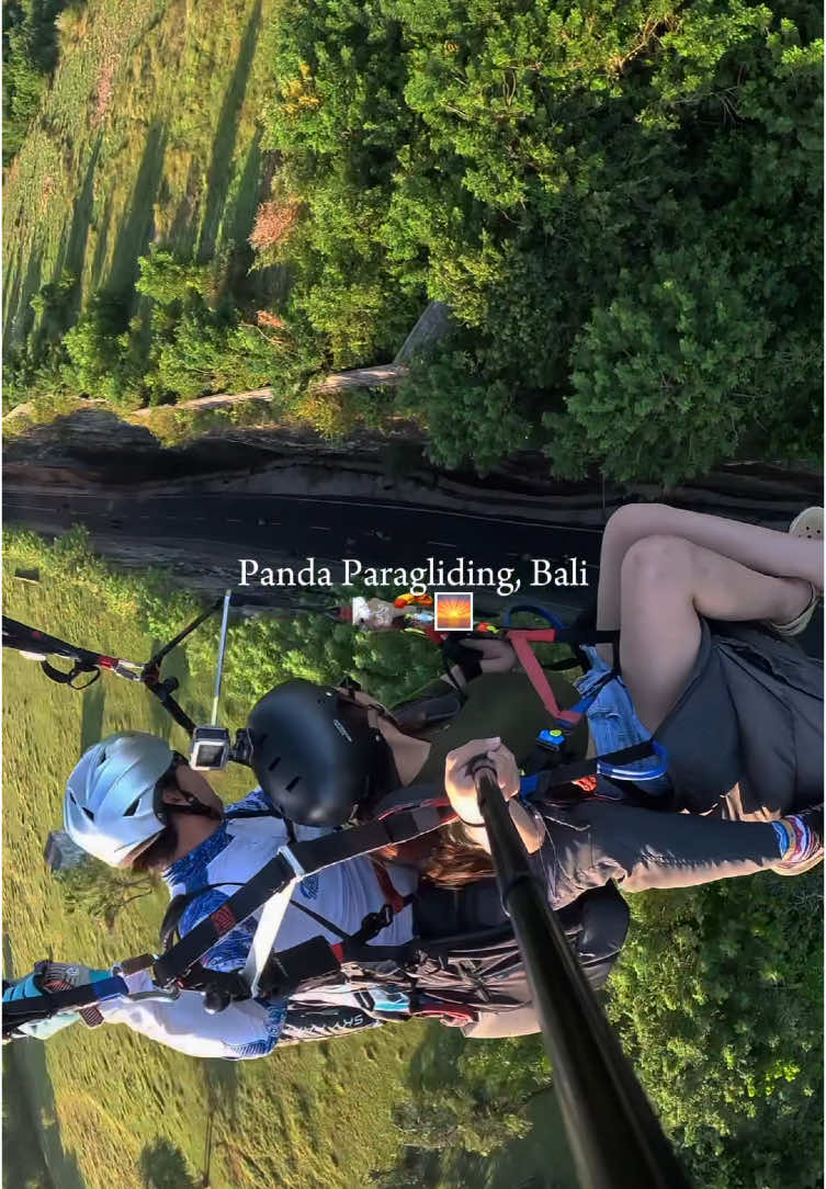 Bingung ngapain di Bali??!! coba paragliding aja.  #fyp#baliparaglidingtandem #thingstodoinbali #balibucketlist #fyptravel #explorebali #baliviews #paraglidingbali #balivibes #