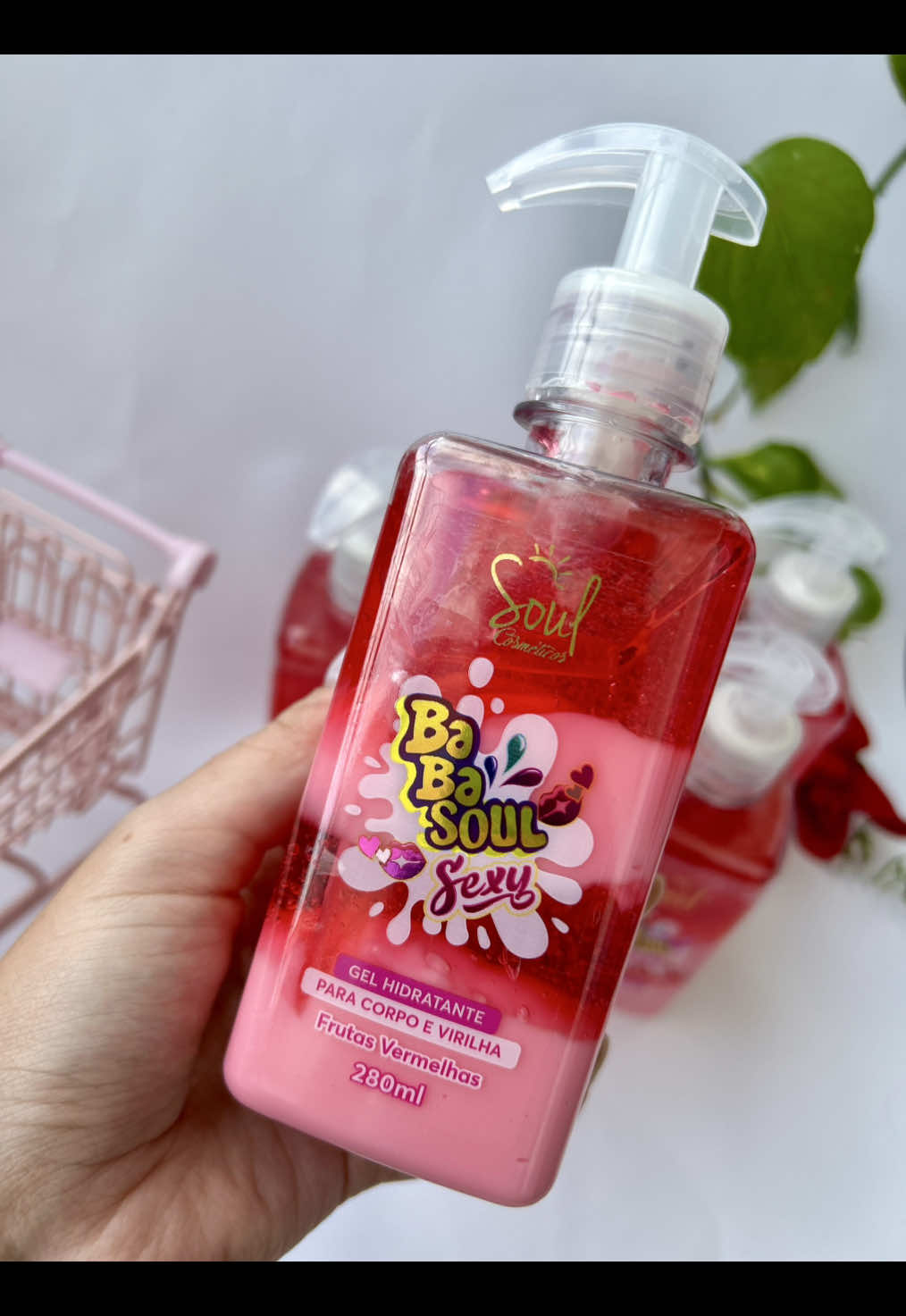 O gel queridinho está disponível no nosso site! ✨🌸  Conheça o Gel Hidratante Corpo e Virilha Frutas Vermelhas da BabaSoul — o cuidado perfeito para quem deseja hidratação intensa e frescor a qualquer hora do dia! Com fórmula leve, beijável e de rápida absorção, ele deixa a pele macia, cheirosa e irresistivelmente suave ao toque. Ideal para o uso diário, até nas áreas mais delicadas. 🛒 Acesse o nosso site e garanta o seu! https://www.luxglam.com.br/ 🏷️ Use o cupom de 1ª compra e ganhe 10% off  #gelhidratante #babasoulcosméticos #corpoevirilha #hidrataçao #pelemacia #babasoul #fy #foryou #viralreels #viral_video 