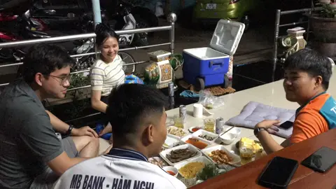 Kêu nhậu vui vui thôi mà 5 đứa 3 thùng🌝🤣🎉🌻10h tối tới 3h sánggg