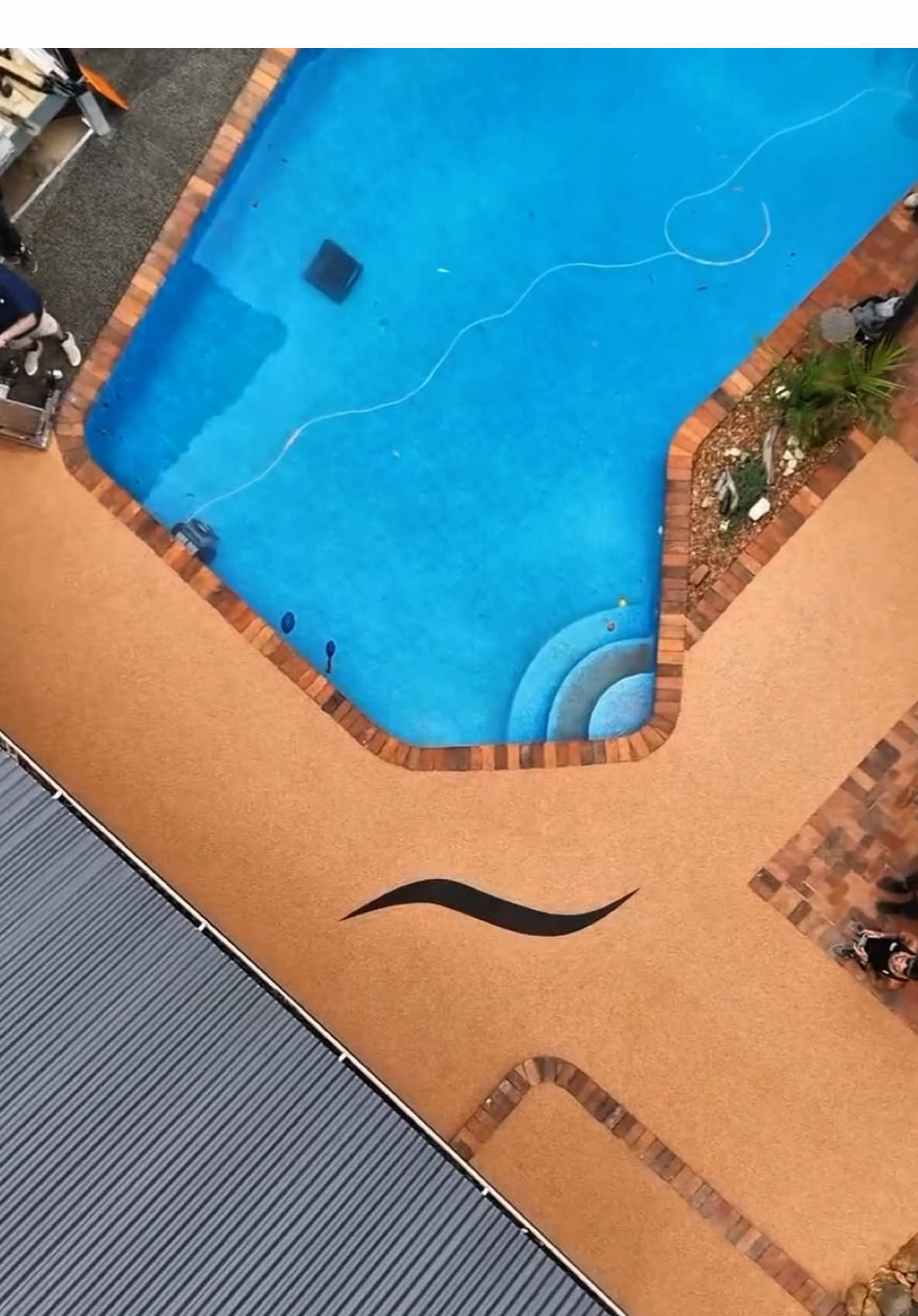 Check out this stunning install from our training course in Perth, Australia! 🇦🇺🙌 Upcoming courses: 📍Sydney - 8th April 📍Melbourne - 15th April 🚨Last call for courses in Sydney and Melbourne - contact us to secure your spot today!  #vubaresin #australia #contractortraining #resinbound 