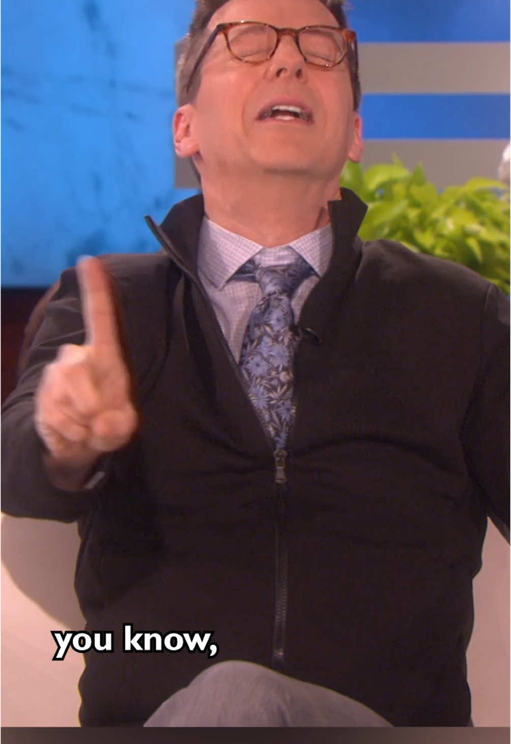 Sean Hayes is a pawsome dog dad. 🤣🐾 #theellenshow #throwback #seanhayes #dogs #funny 