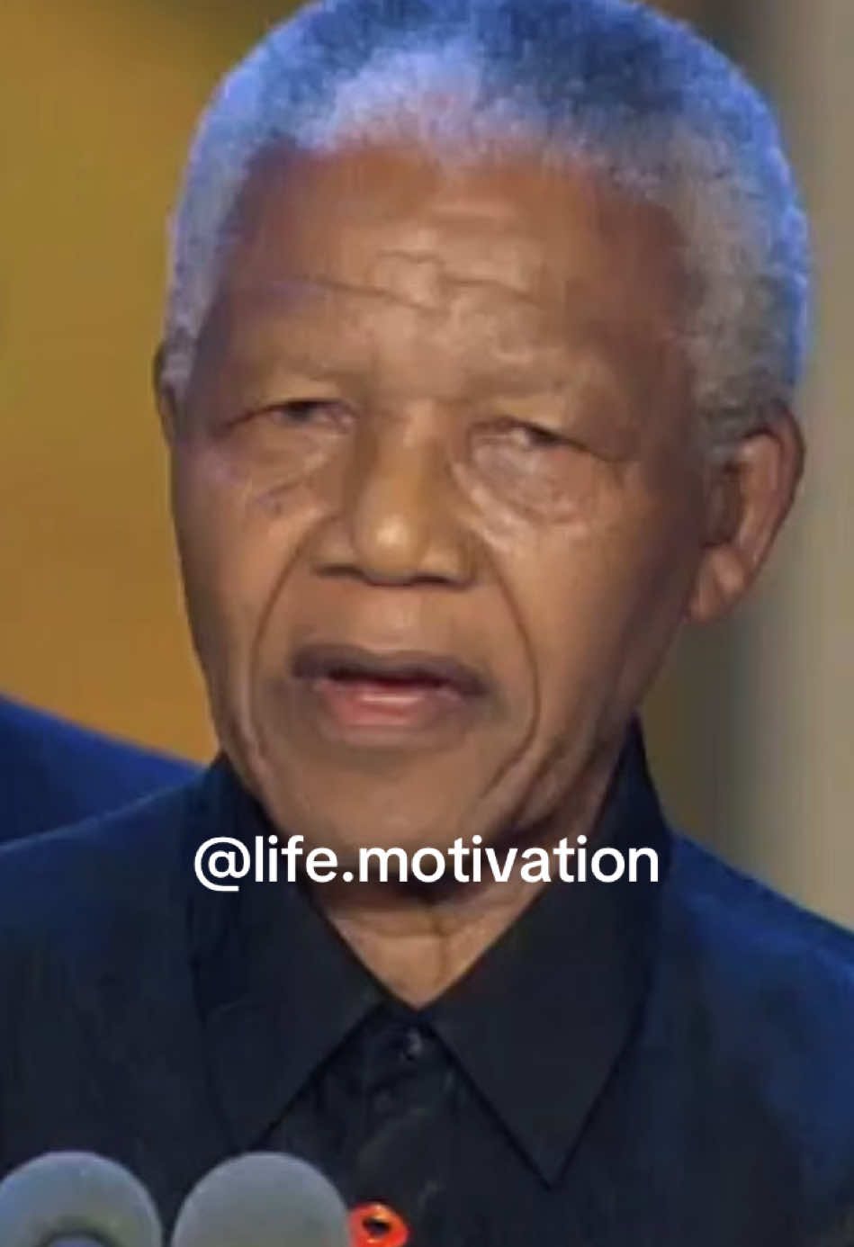 A woman with no friends  #nelsonmandela #nelson #motivationalspeech #nelsonmandelaquotes #lifemotivation #mandelaquotes #nelsonmandelamotivation 