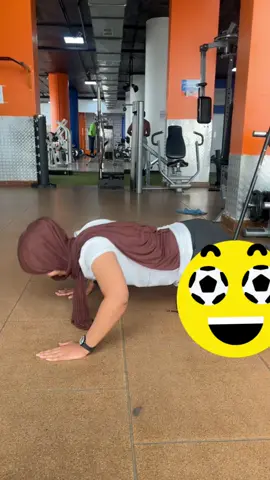 Muscles loading… please wait🤣🤣 #trainer #fitnessmotivation #gym #motivation #somalitiktok 