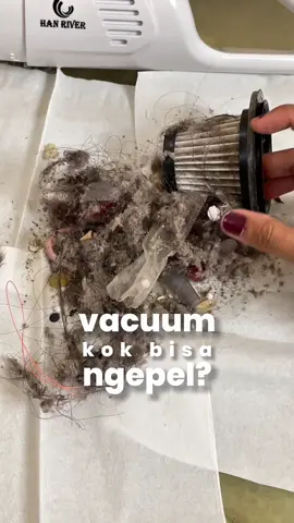Membalas @kentanghore kalau mau di pakai harus di charge dulu ya, sebenernya bisa di charge sambil di pake tp aku ga saranin krn takut jadi rusak #vacuumcleaner #vacumhanriver #vacuum #hanriver #vacumcleanerportabel #vacummurah 