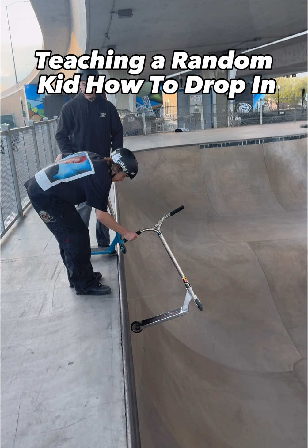 Follow🫡 Teaching a Random Kid How to Drop in a Ramp on a Scooter! @𝕮𝖍𝖆𝖑𝖊𝖗👻 #fyp #scooter #tutorial #tutorials #drop #dropping #teacher #foryoupage #foryourpage #tiktok #viral #skatepark #scootertricks #skate #bmx 