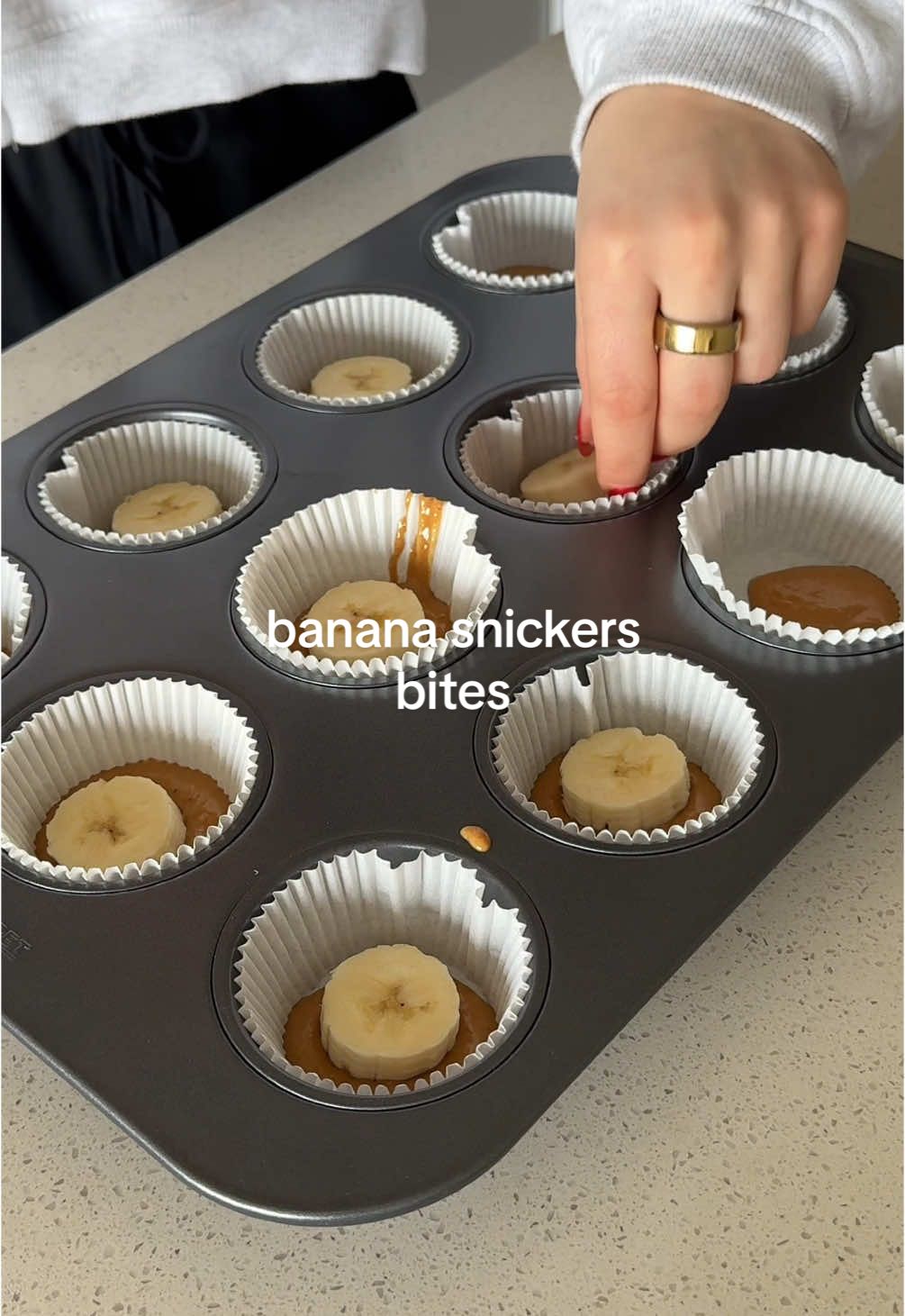 the best sweet treat combo #banana #peanutbutter #sweetreat #desserthack #easydessert #frozendessert #healthyrecipes 
